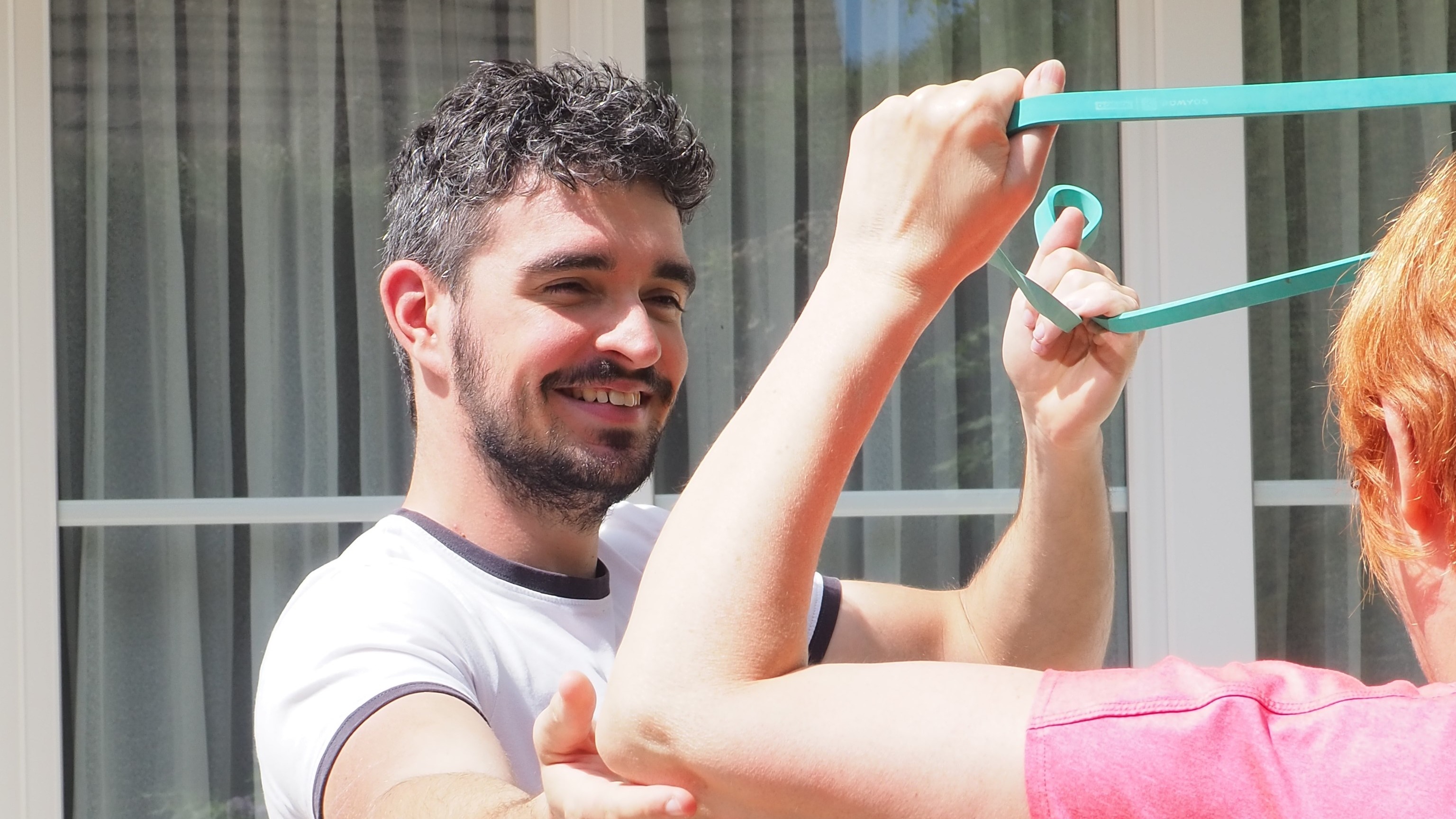 Raphaël NEVE accompagne un senior à domicile à Dinard